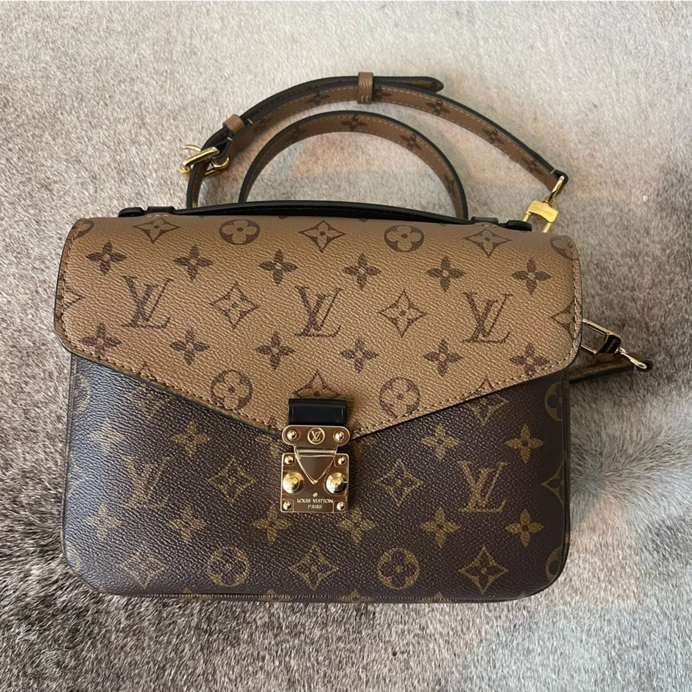 **SOLD** POCHETTE MÉTIS - Monogram Reverse - Picture 1 of 13